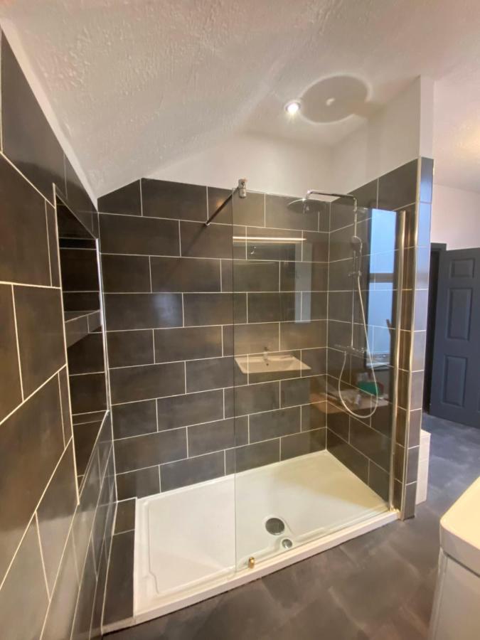 Gorgeous Town Center 3 Bedroom Self Contained Apartment For 1-5 People Harrogate Exterior foto
